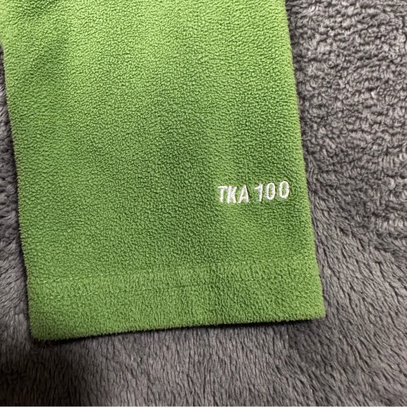 The North Face Green Polyester Fleece Quarter Zip Pullover - women’s medium - Picture 4 of 6